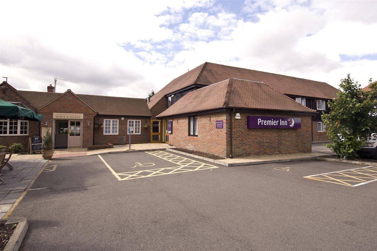 Premier Inn Aylesbury Ейлсбъри Екстериор снимка