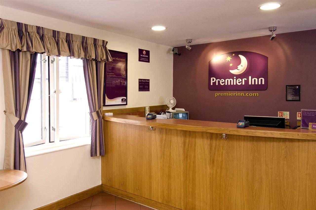 Premier Inn Aylesbury Ейлсбъри Екстериор снимка