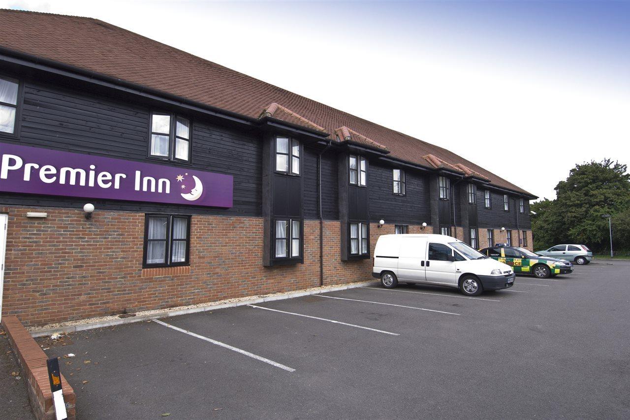 Premier Inn Aylesbury Ейлсбъри Екстериор снимка
