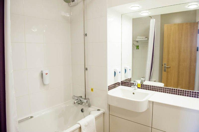 Premier Inn Aylesbury Ейлсбъри Екстериор снимка