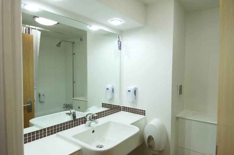 Premier Inn Aylesbury Ейлсбъри Екстериор снимка